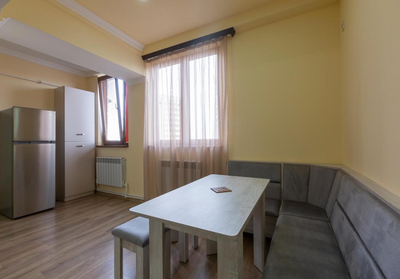 Umba Apartment N5 - Balcony And Mount Ararat View يريفان المظهر الخارجي الصورة