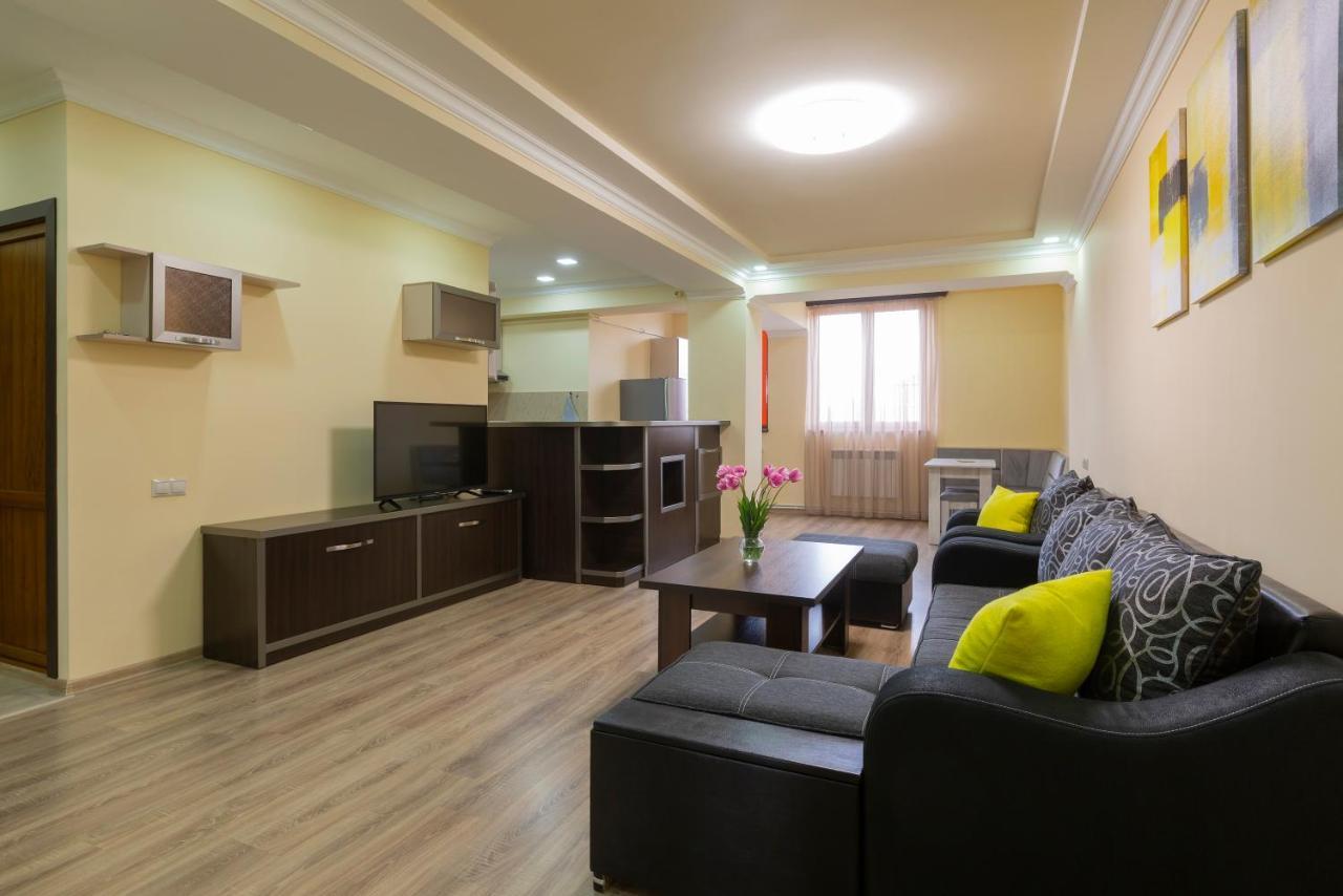 Umba Apartment N5 - Balcony And Mount Ararat View يريفان المظهر الخارجي الصورة