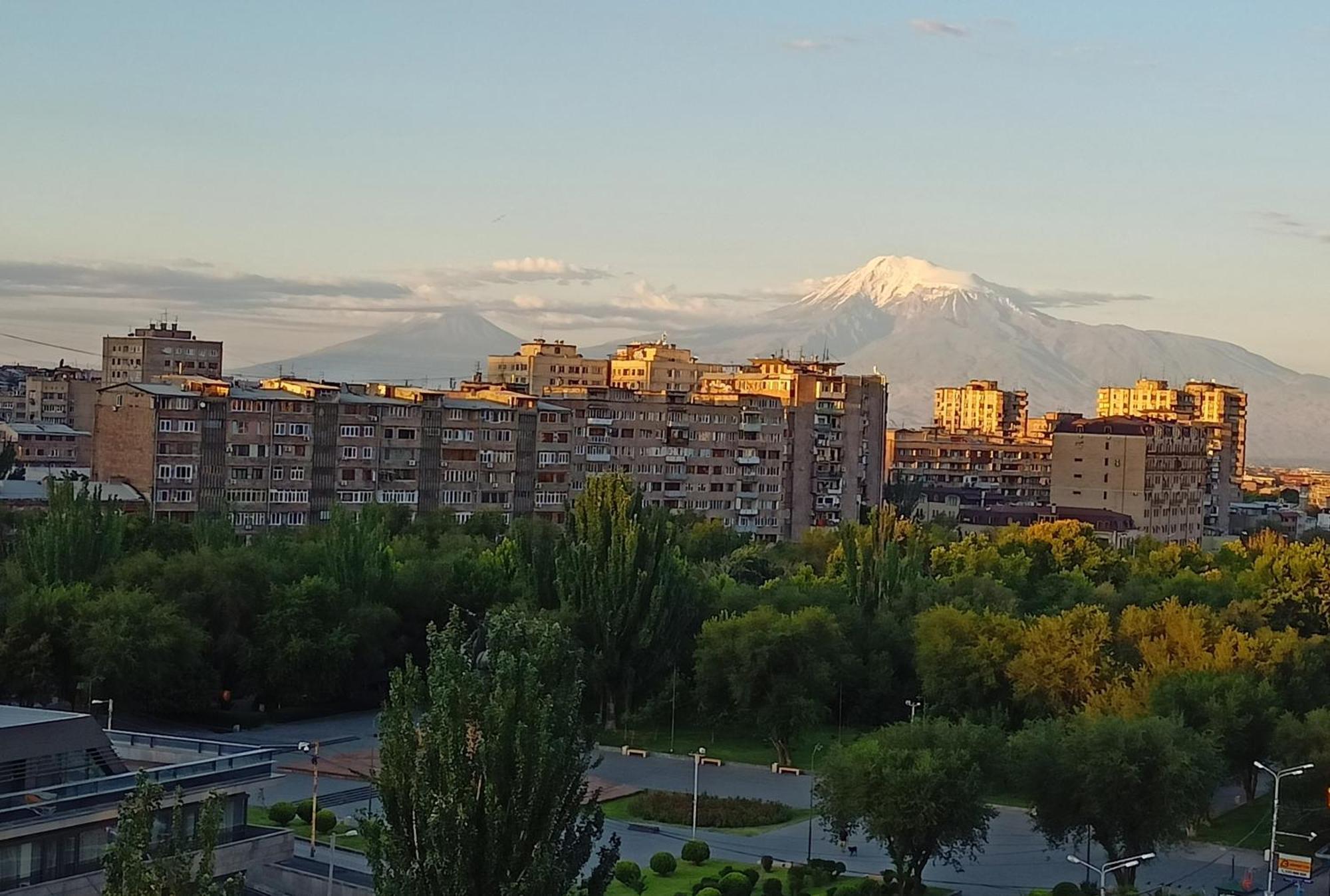Umba Apartment N5 - Balcony And Mount Ararat View يريفان المظهر الخارجي الصورة